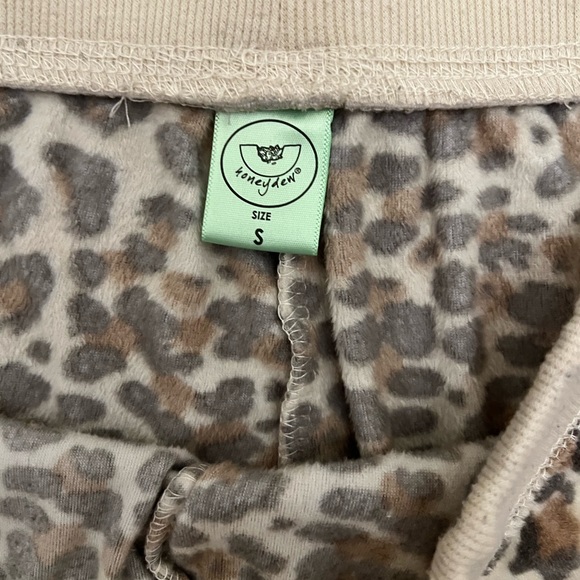 HONEYDEW Matching Cheetah Sweatsuit. Both size Small. Super cozy! - Picture 5 of 7